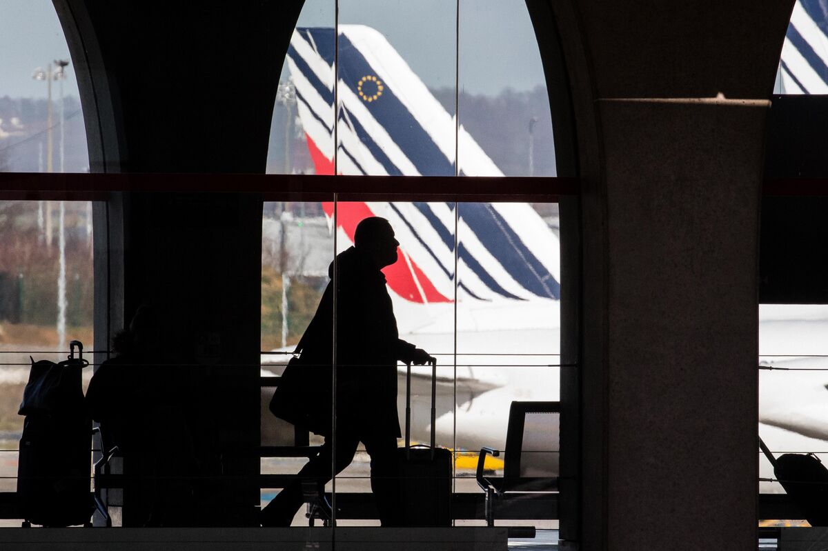 Air France-KLM Retreats as Worries Mount on Pace of Rebound - Bloomberg