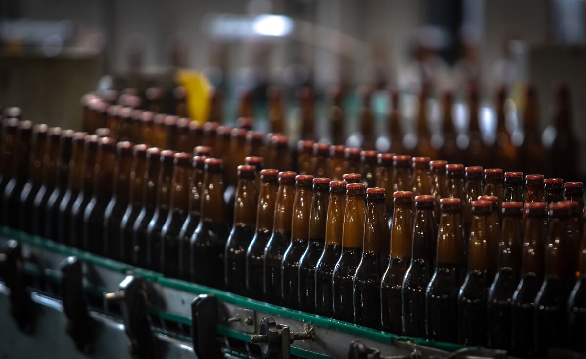 bloomberg.com - Leda Alvim - Ambev Soars Most Since 1999 as Brazil Beer Boosts Earnings