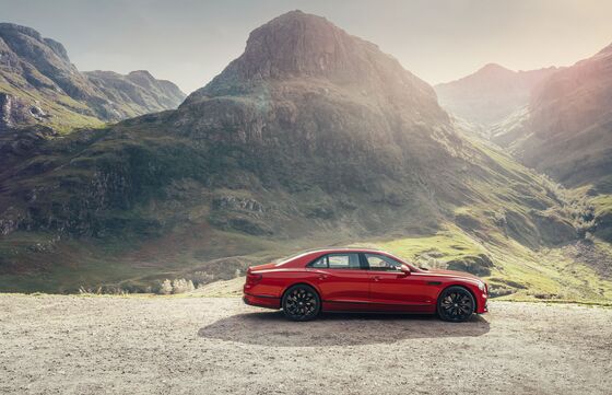 For the Posh, Bentley’s New Flying Spur Is Practically Pious