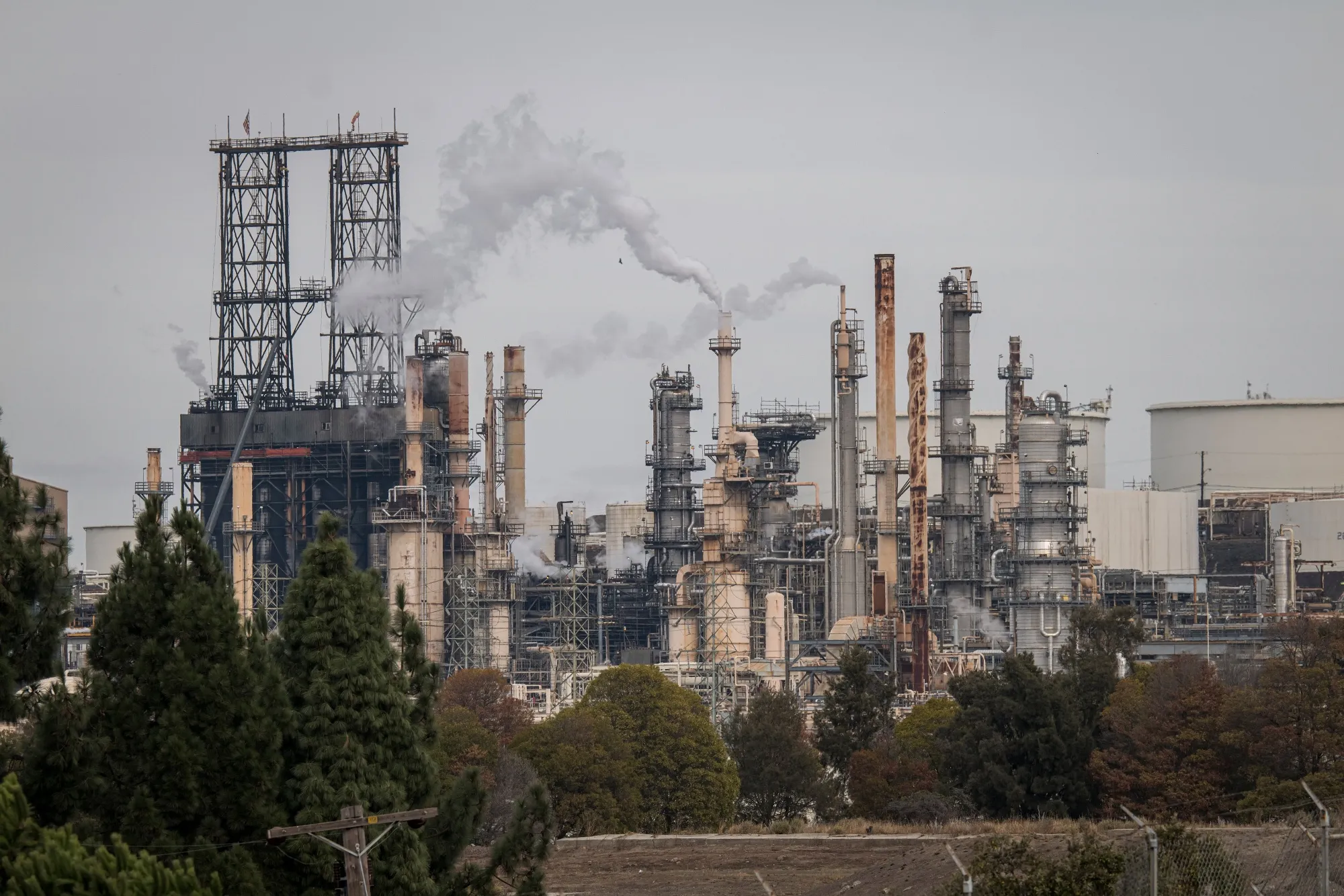 Covid Restaurant Shutdowns Threaten Oil Refiners' Biofuel Dreams