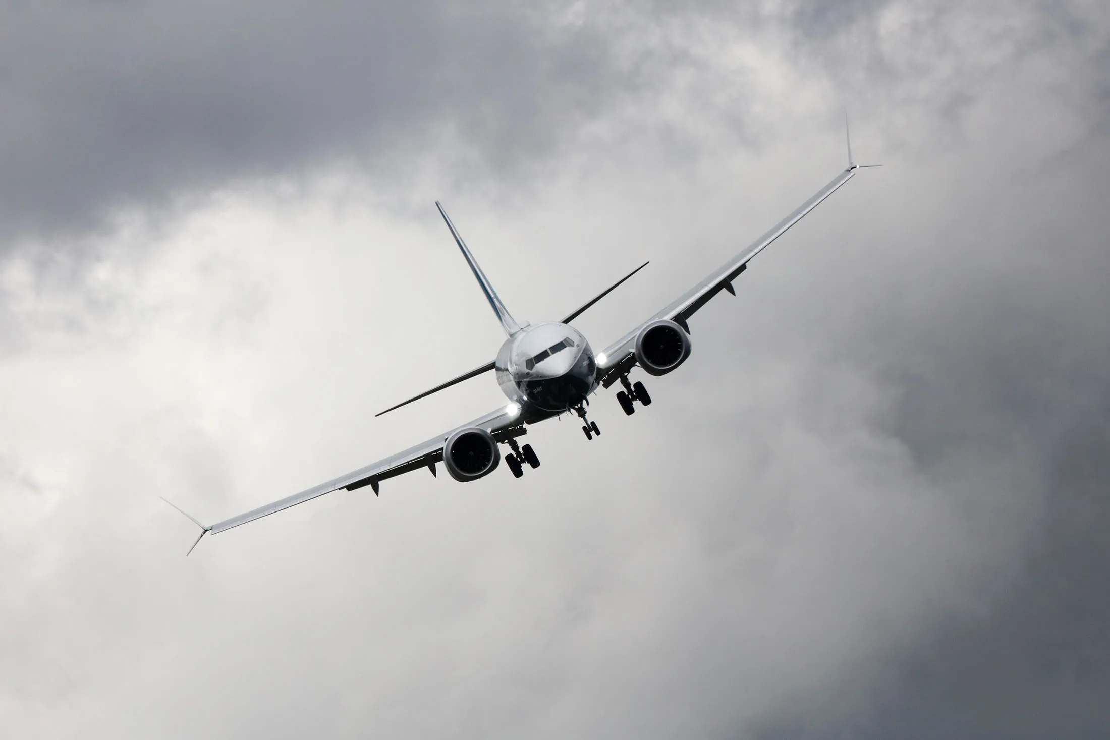 A Boeing Co. 737 max aircraft performs a flying display on the second day of the Farnborough International Airshow 2016 in Farnborough, U.K., on Tuesday, July 12, 2016. The air show, a biannual showcase for the aviation industry, runs until July 17.

