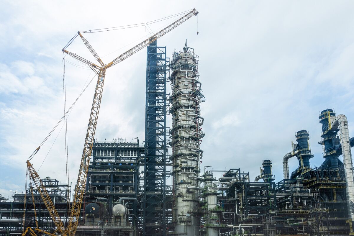 Nigeria Considers Pricing Shift with Dangote Refinery