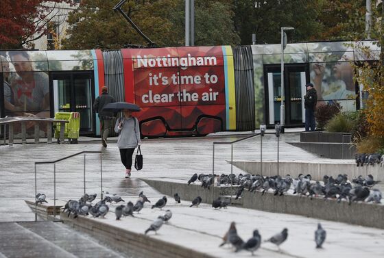 U.K. ‘Striving to Avoid’ Lockdown as Scientists Sound Alarm