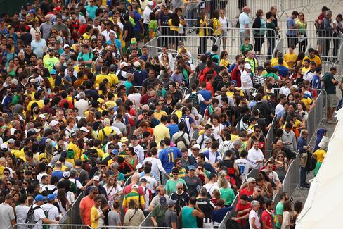 People wait in long security lines at the Olympic Tennis Center on Aug. 11.