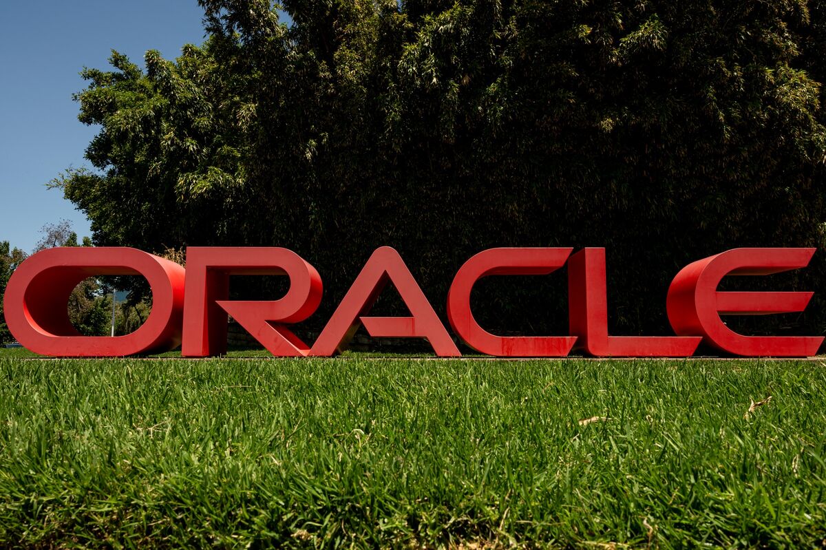 Oracle’s Longtime Security Chief Leaves in Reorganization