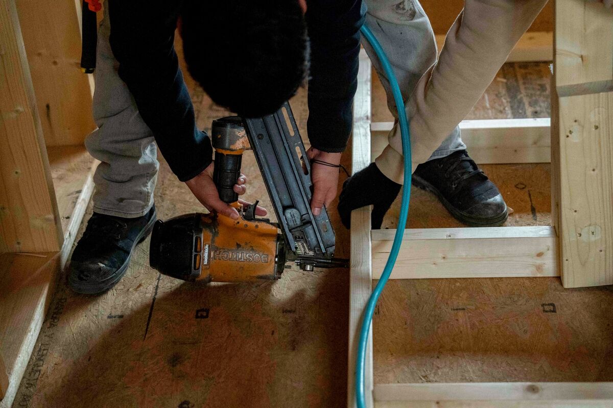 bloomberg.com - Felice Maranz - Housing Stocks Hit Hard by Gloomy Outlooks, Trump's Snub