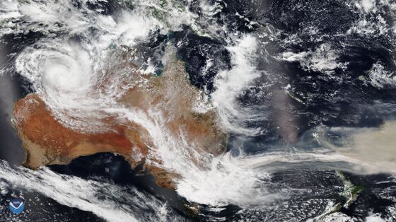 Australian Wildfire Smoke Obscures Skies Half a World Away