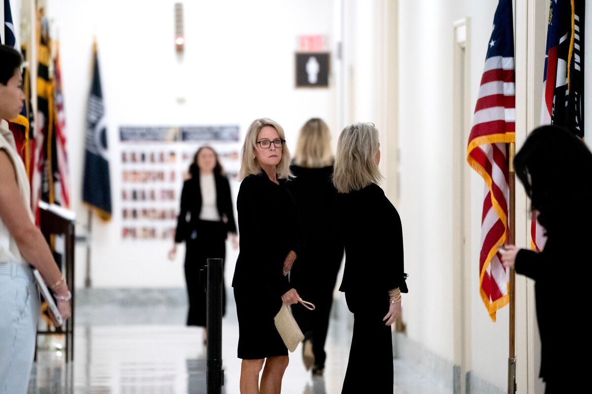 Epstein’s Use of Amex Black Card Faces Congressional Scrutiny