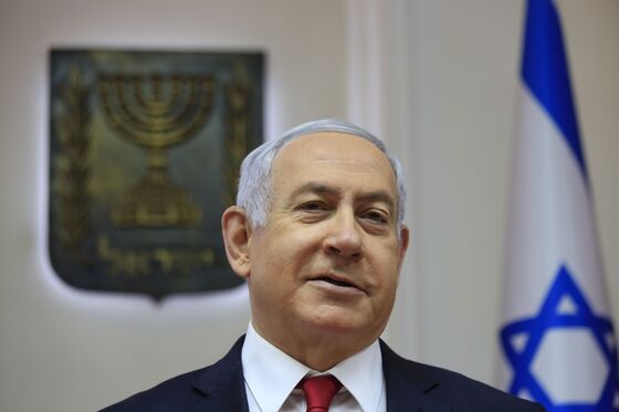Under Graft Cloud, Netanyahu Seeks to Limit High Court's Power