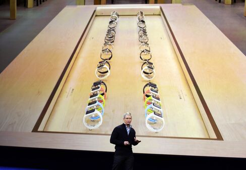 Tim Cook previews the Apple Watch retail displays.