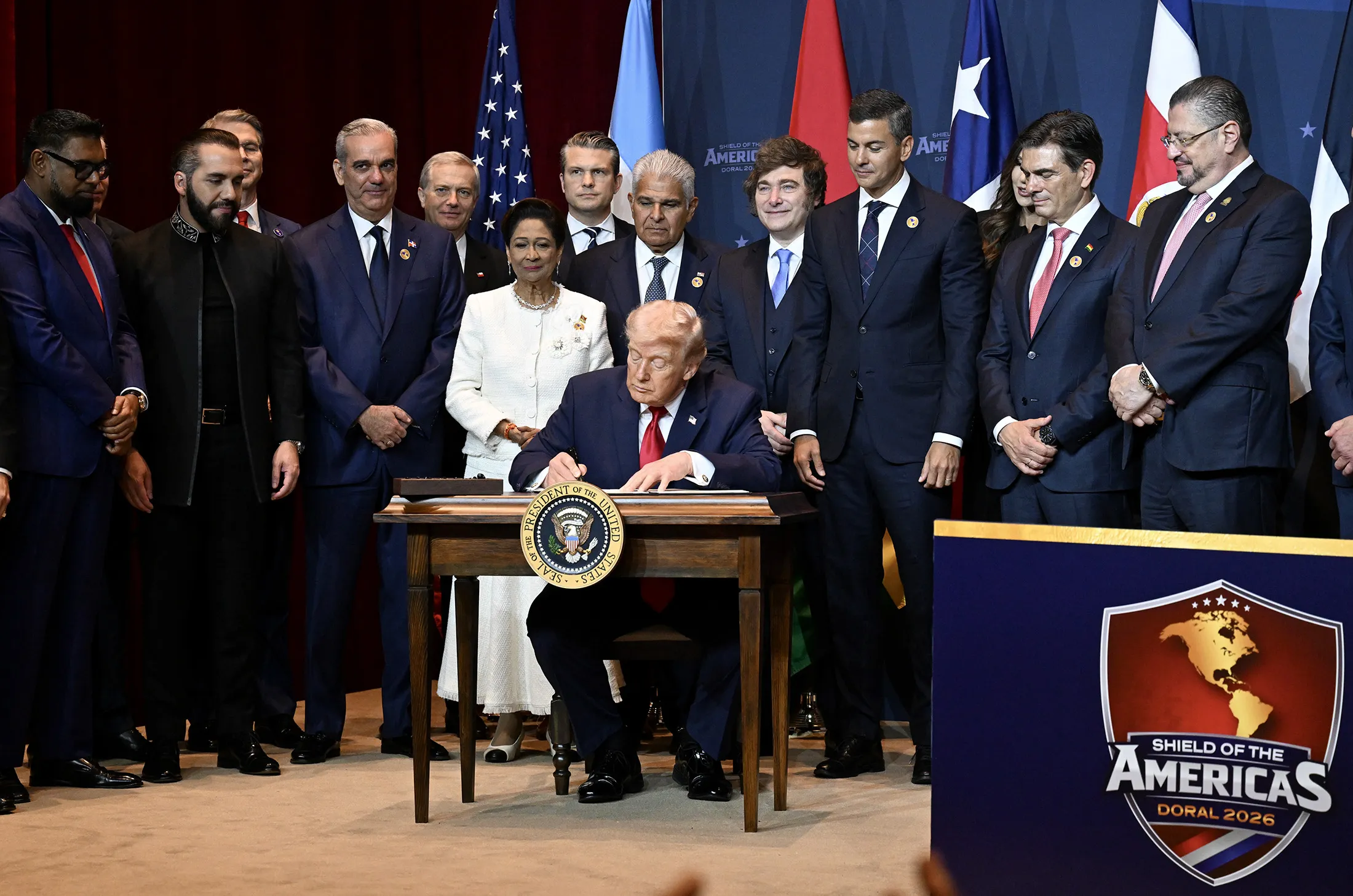 Trump insta a América Latina a usar sus ejércitos contra los cárteles - Bloomberg