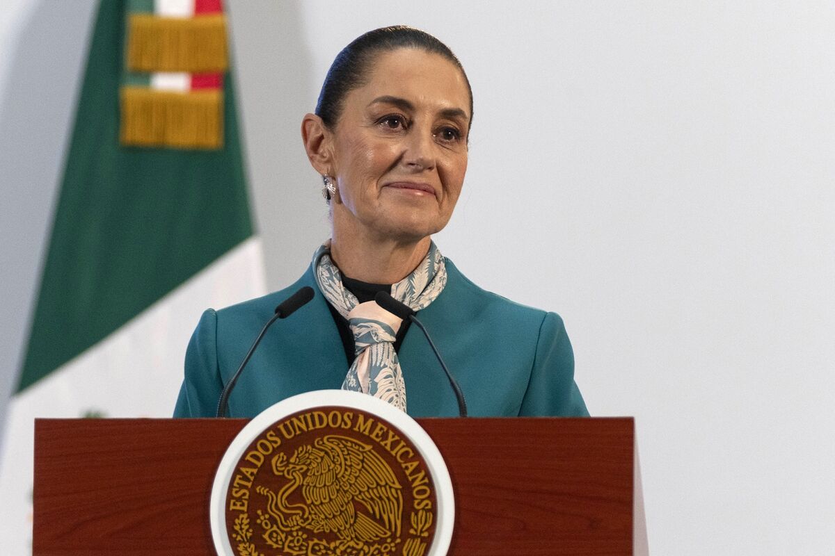 Trump and Mexico’s Sheinbaum Plan Call as Tariffs Deadline Nears