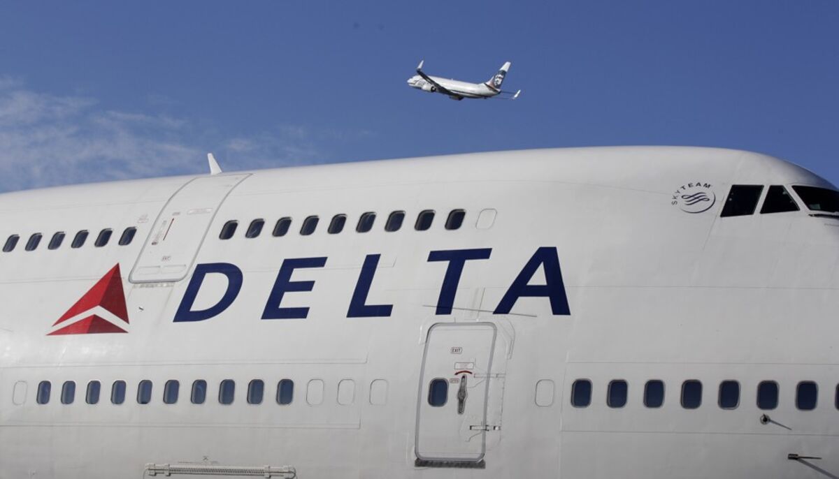 Russell Wilson jersey gets you priority boarding on Alaska Airlines 