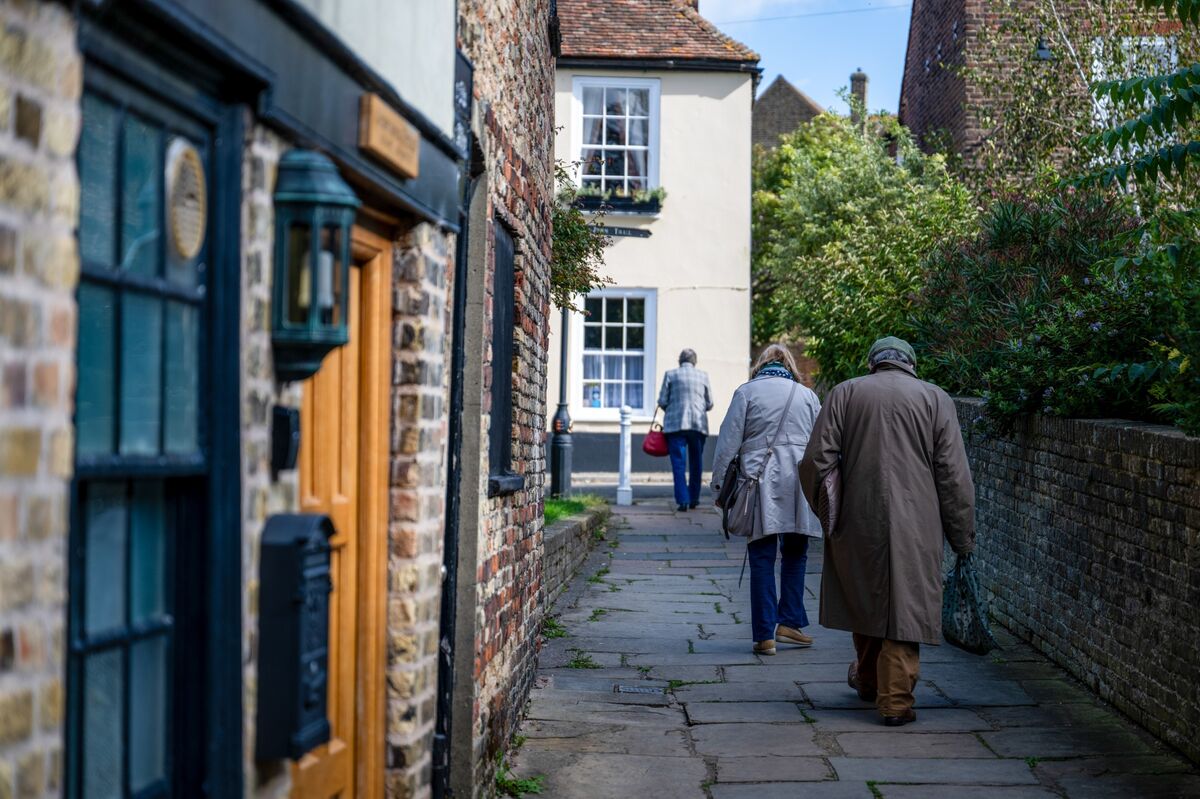 UK Retirees Face Paying Tax With State Pension Set to Rise 4.7%