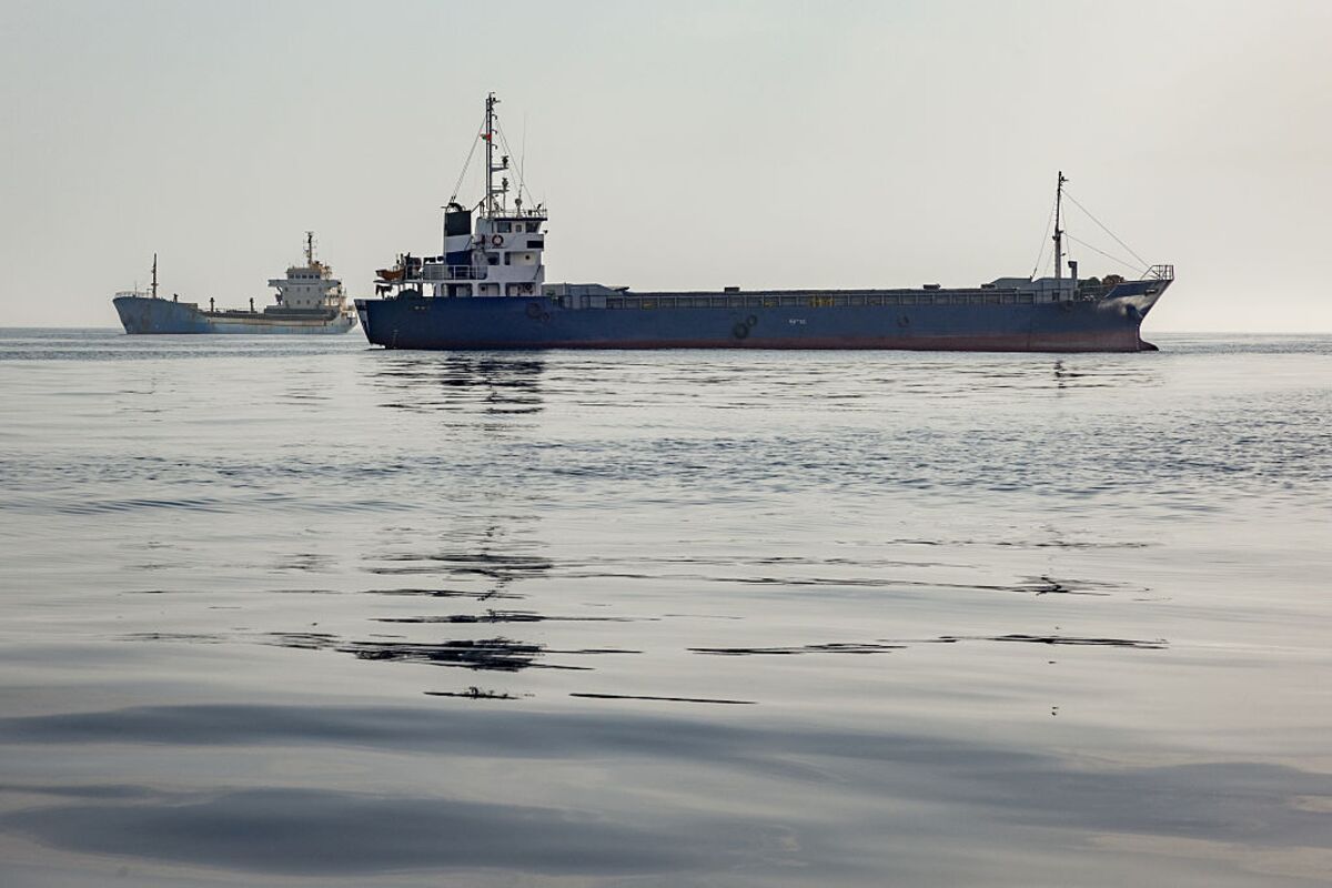 Iran Says Hormuz Closed Again as Talks With US Set to Open  www.bloomberg.com