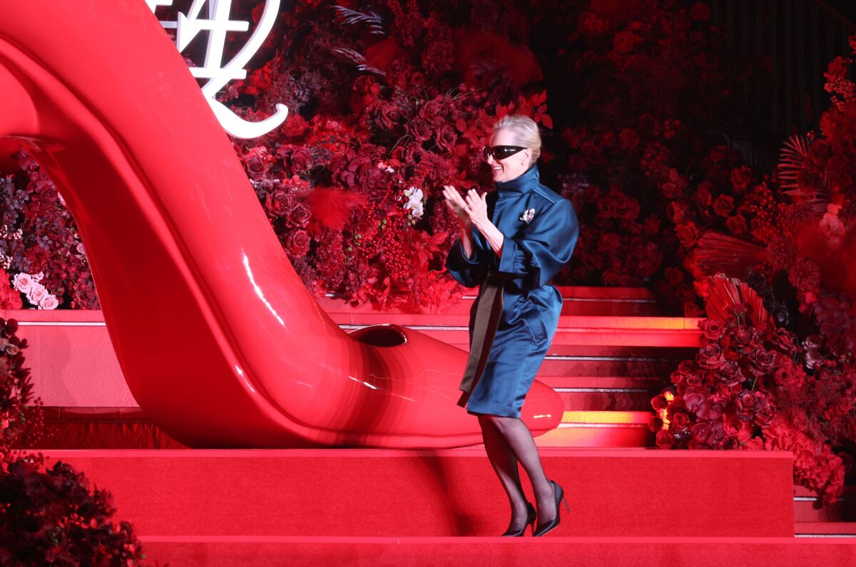 bloomberg.com - Leda Alvim - Fashion Giant Loved by Hollywood Stars Crashes in Brazil Markets