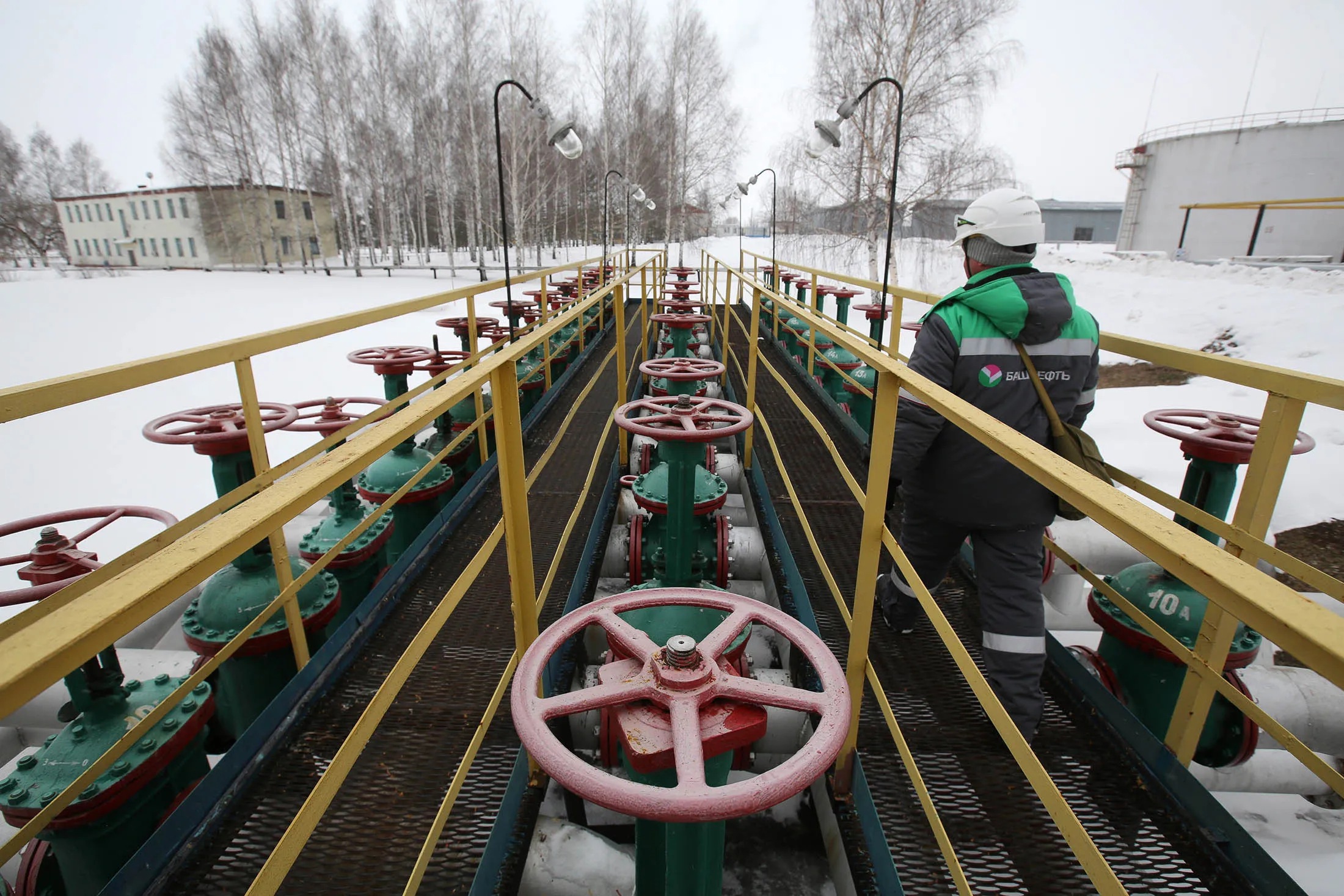 Russian Oilfields, Pumping Jacks And Storage Operated By Bashneft PAO
