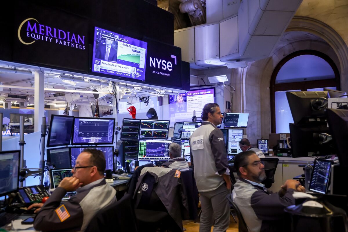 US Stocks Pare Losses on Shutdown Hope as Weekly Win Streak Ends