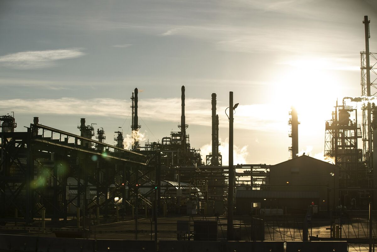 Oil Dips After Technicals Signal Rally May Have Run Too Hot