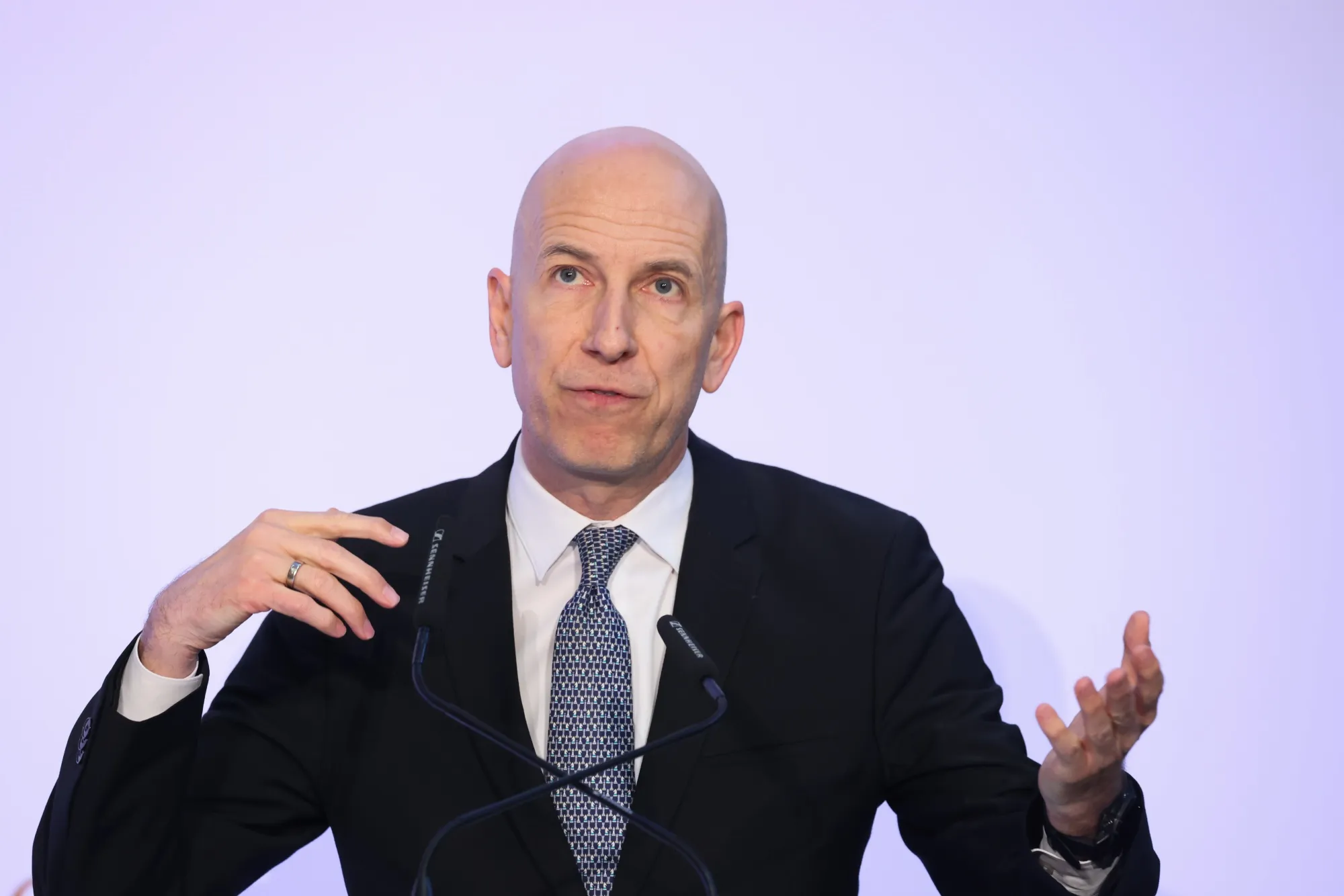 ECB政策委員会メンバーのコッハー・オーストリア中銀総裁