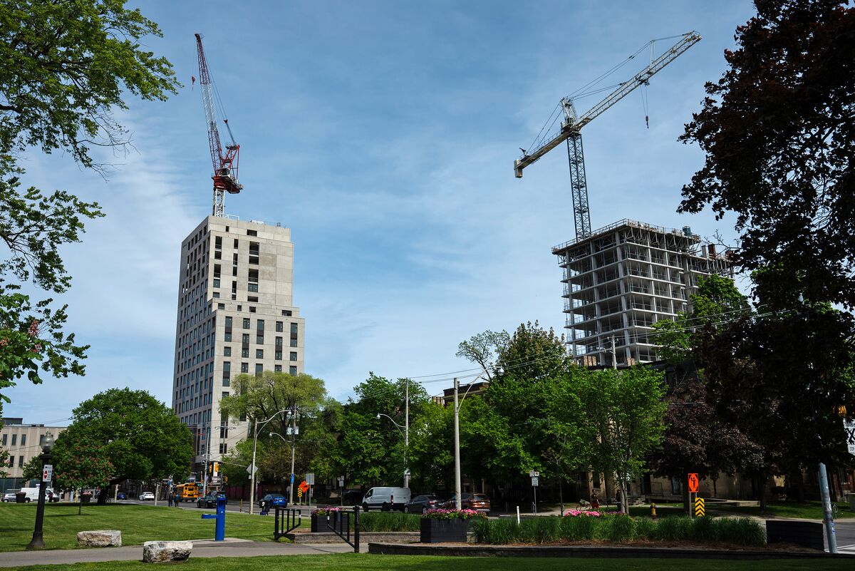bloomberg.com - Nojoud Al Mallees - A 20% Housing Drop Still Leaves Canadians Locked Out of Market