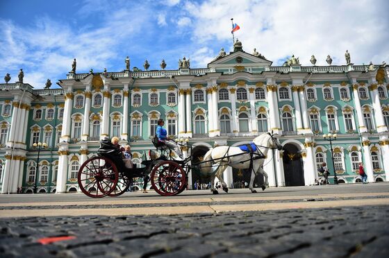 Vladimir Putin Is Luring Tourists to Russia With Free E-Visas