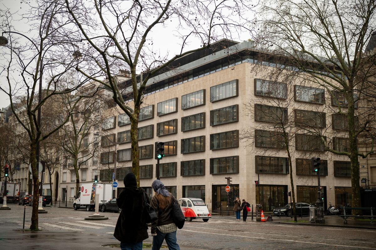 Goldman Paris Is Warned of Iran Group Bomb Threat: Parisien