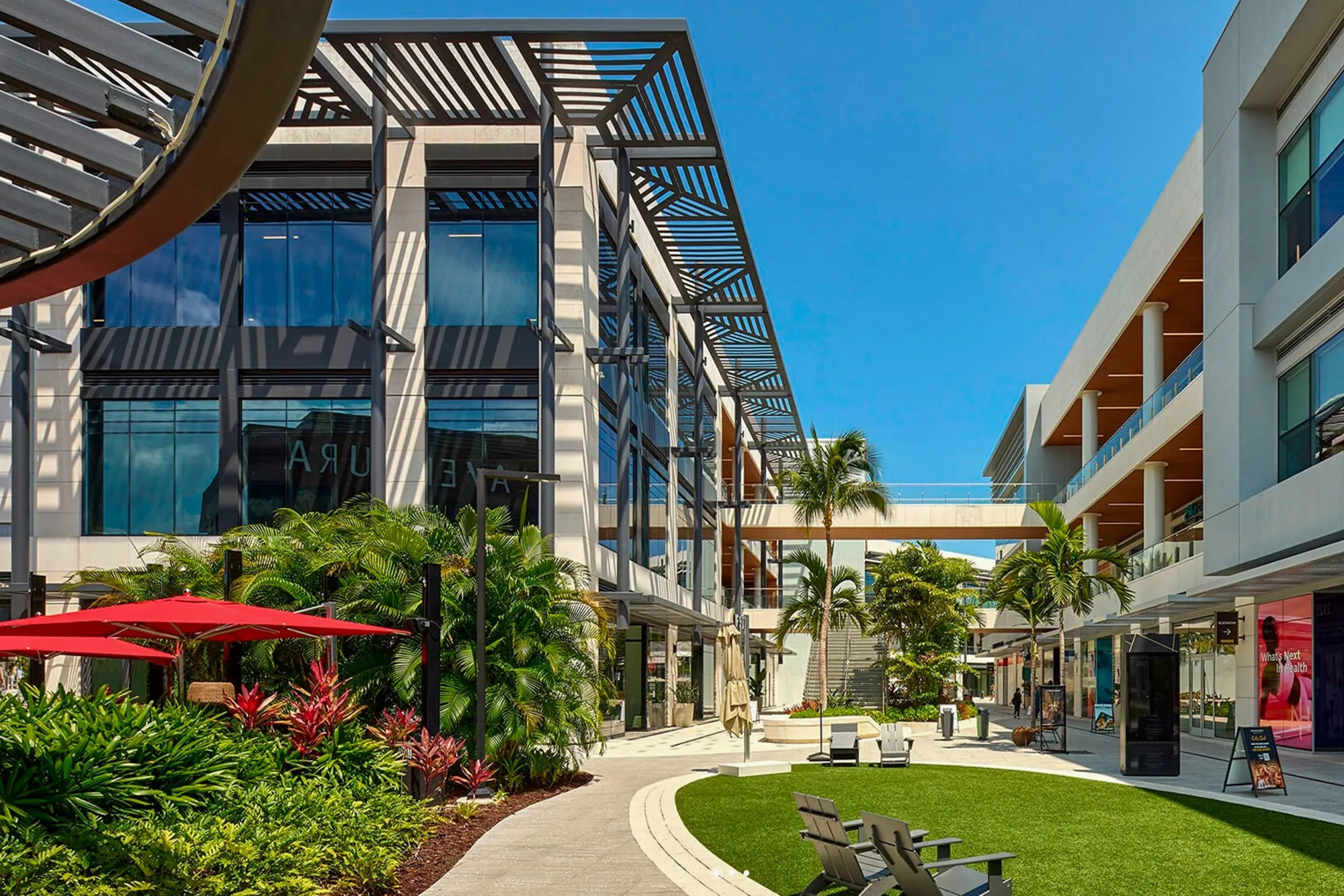 The open-air retail space acquired by Turnberry in Aventura, Florida.