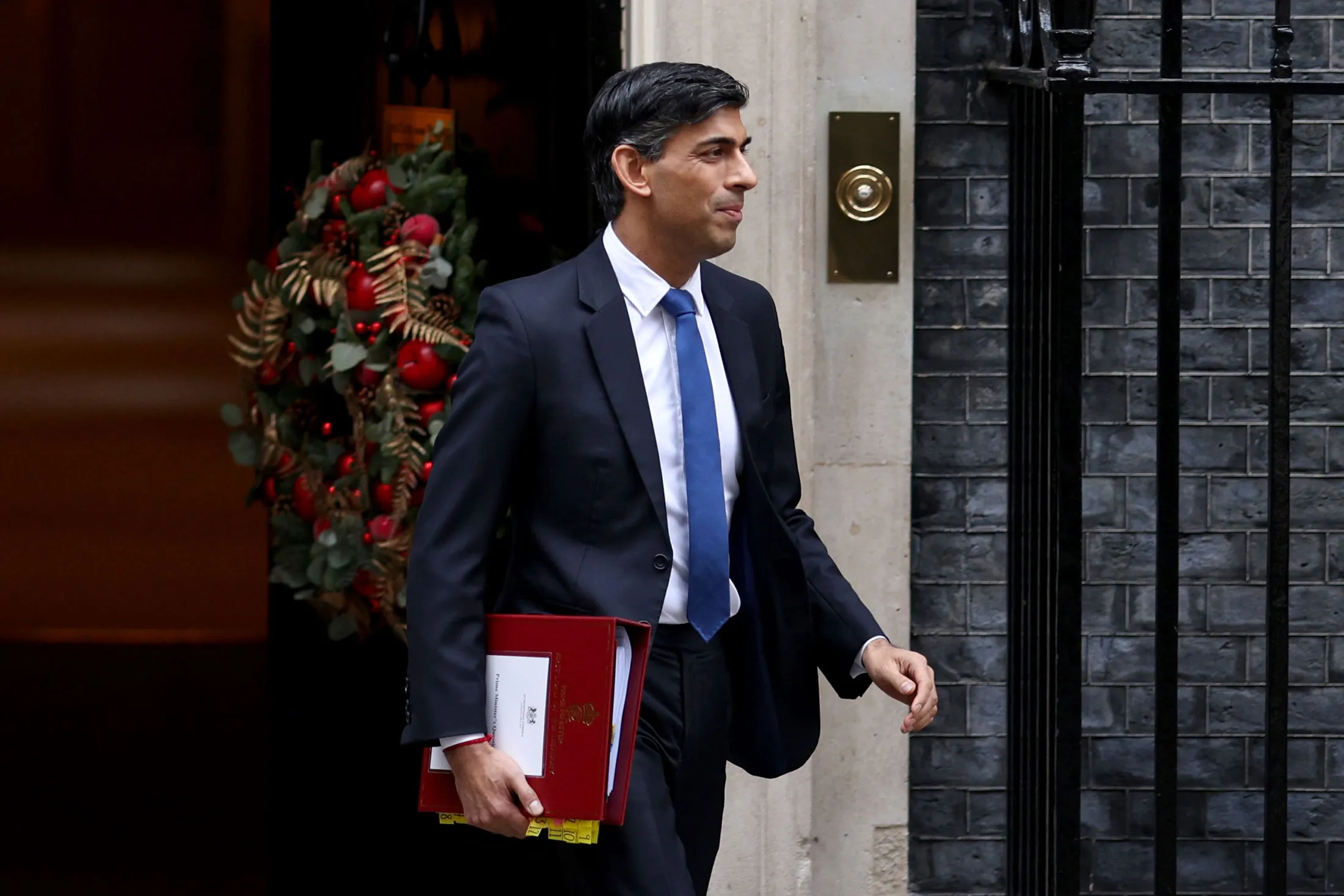 Sunak Considers Spending Restraint to Allow for More UK Tax Cuts ...