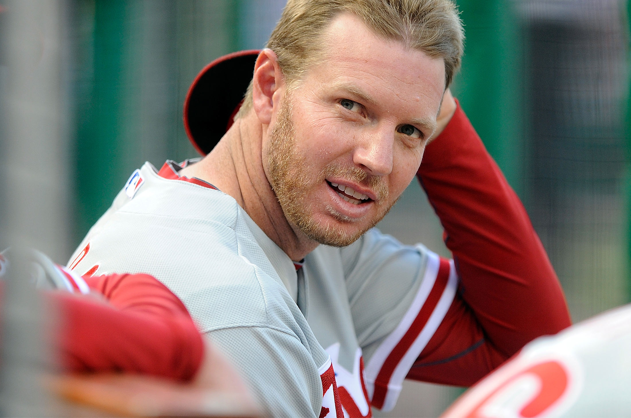 Cole Hamels honors former teammate Roy Halladay