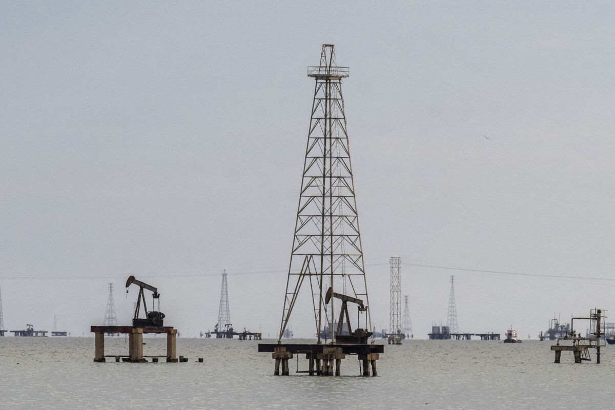 bloomberg.com - Patricia Garip - US Plans to Issue License for Companies to Pump Venezuelan Oil
