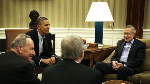 WASHINGTON, DC - OCTOBER 12: U.S. President Barack Obama (2nd L) meets with Senate Democratic leadership, including (L-R) Sen. Charles Schumer (D-NY), Senate Majority Whip Sen. Richard Durbin (D-IL), and Senate Majority Leader Sen. Harry Reid (D-NV), to discuss the government shutdown and the nation's debt ceiling in the Oval Office of the White House October 12, 2013 in Washington, DC. The U.S. Government is on its 12th day of a shutdown. (Photo by Alex Wong/Getty Images)
