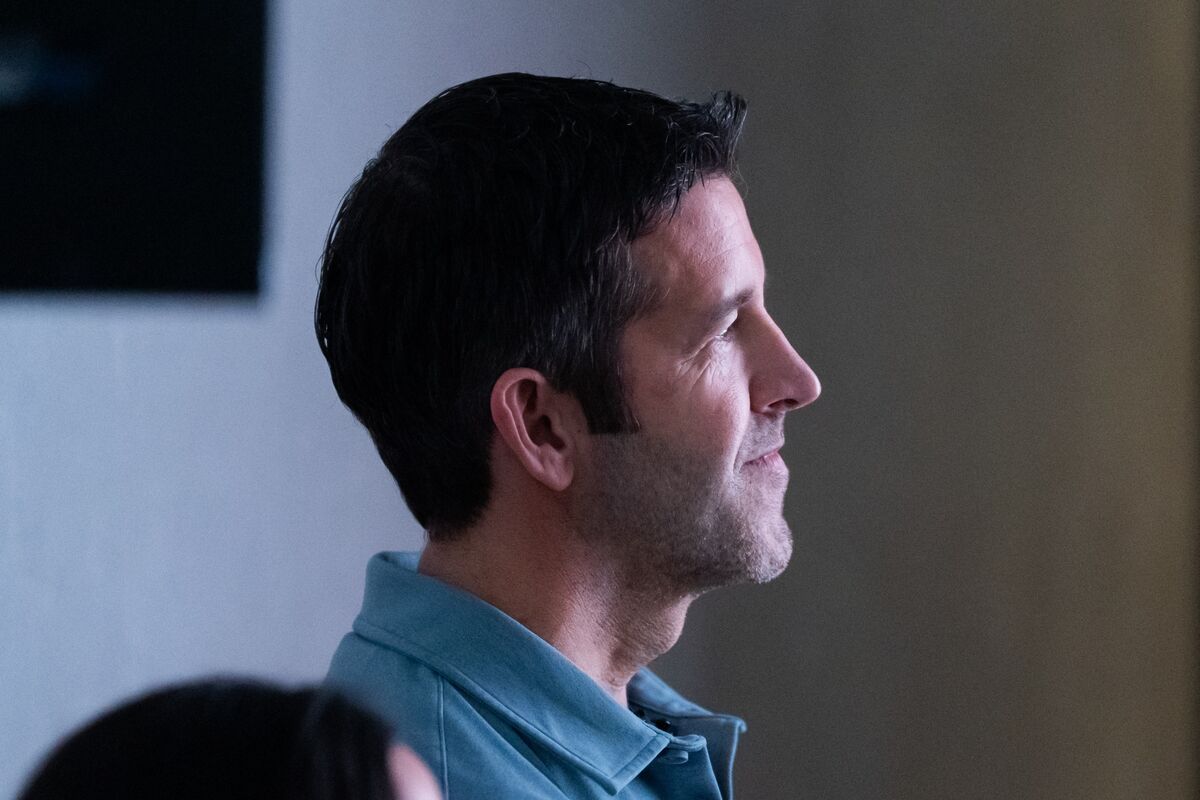 Techmeme: A look at Apple's management changes and several key executives' futures; sources say Mike Rockwell has considered leaving or taking an advisory role next year (Mark Gurman