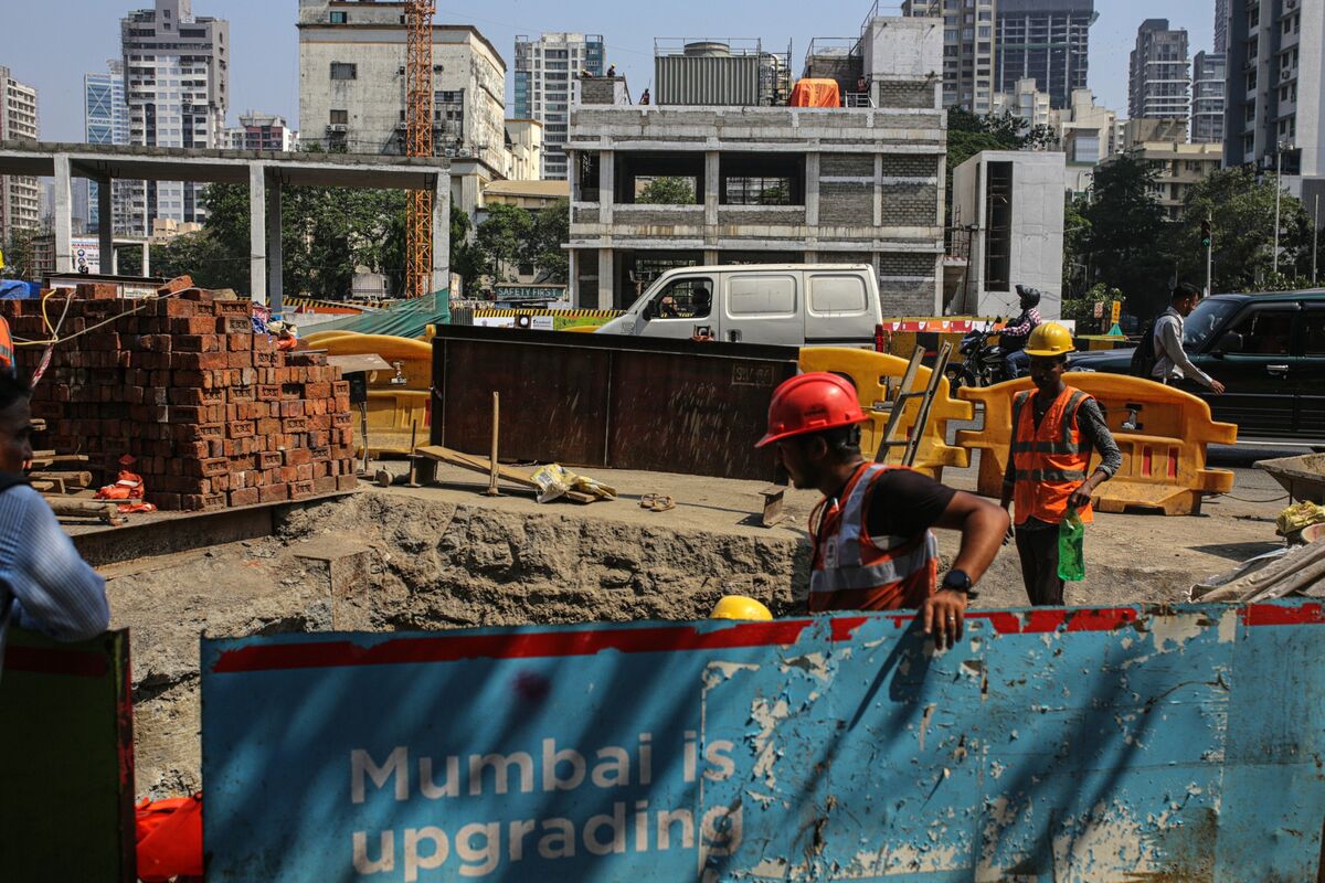 New Orders Lift India Services Activity to Highest in 13 Years - Bloomberg