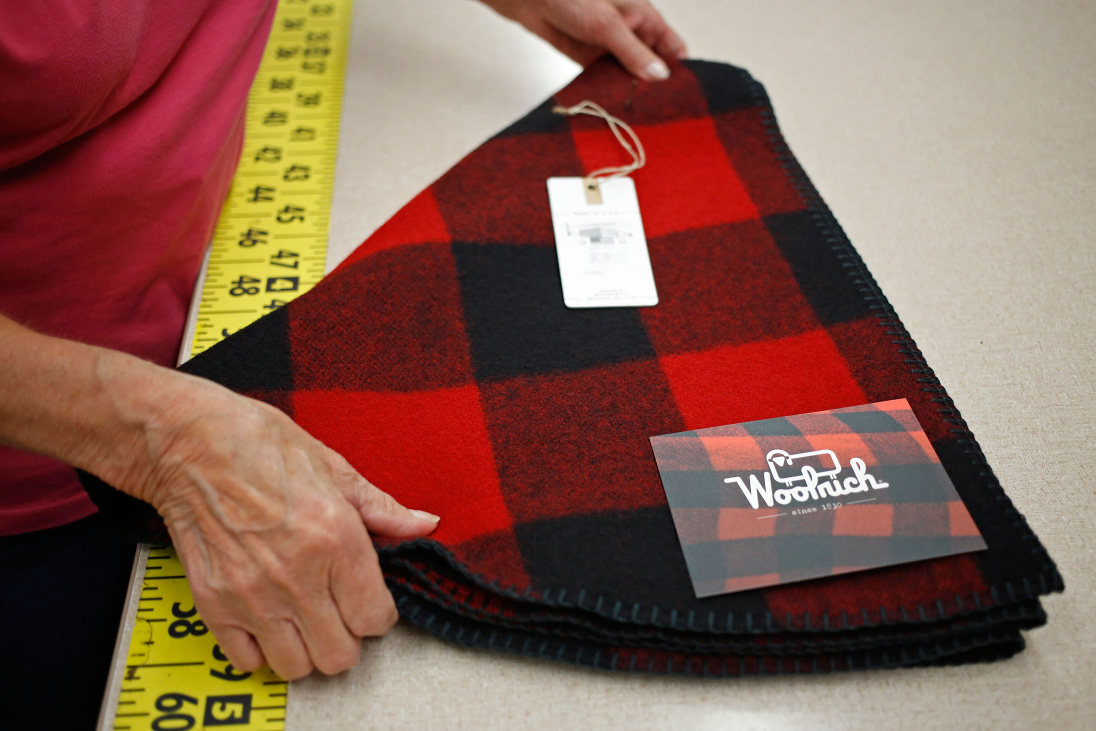 Inside Woolrich Woolen Mill How Blankets Are Made Bloomberg