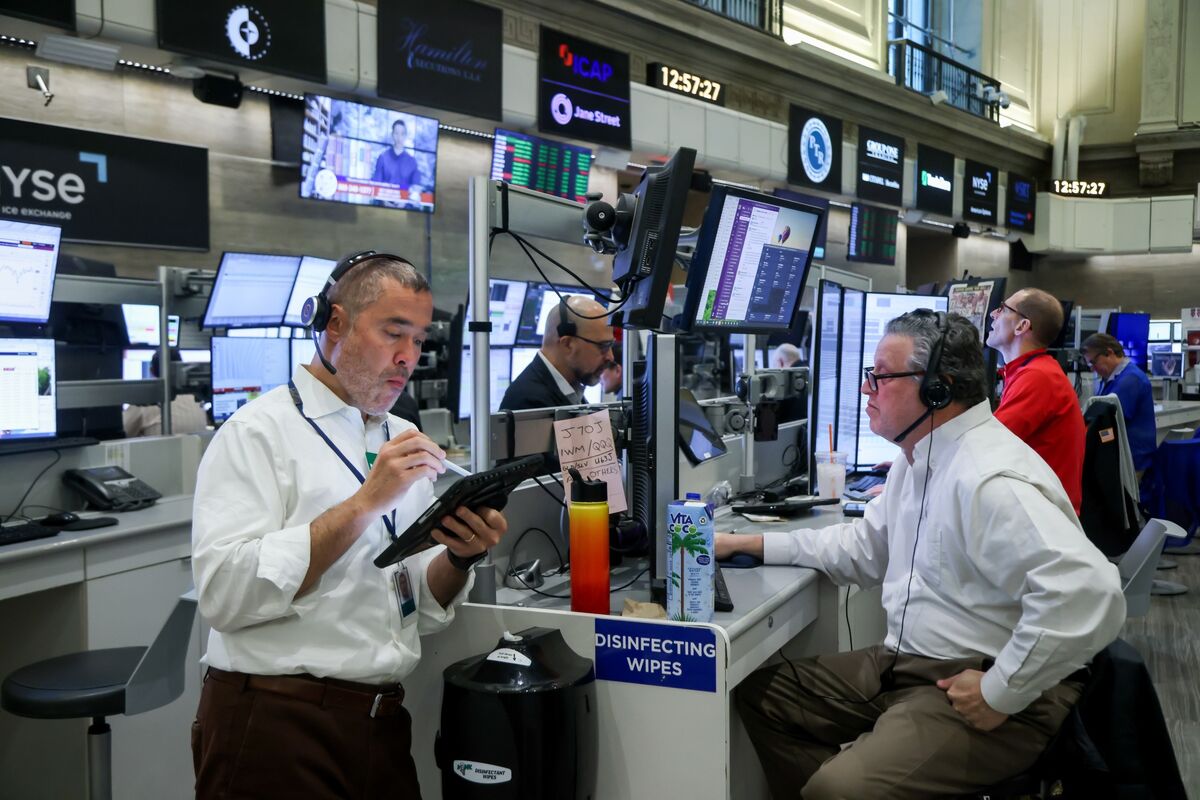 US Stocks Reverse Losses on Iran Deal Report as Oil Pares Gains