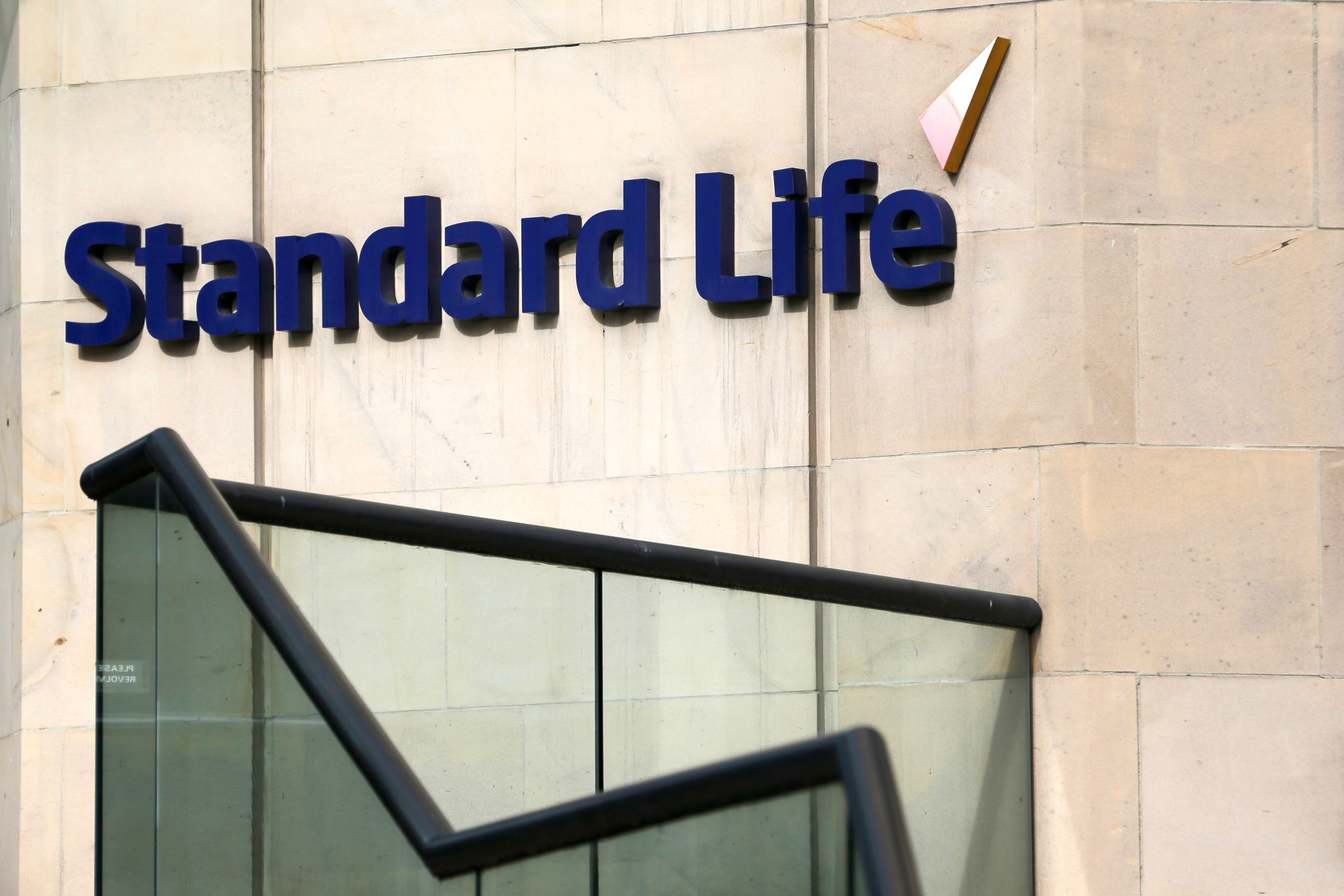 Standard Life Assurance Fined 38 Million Over Pension Sales Bloomberg