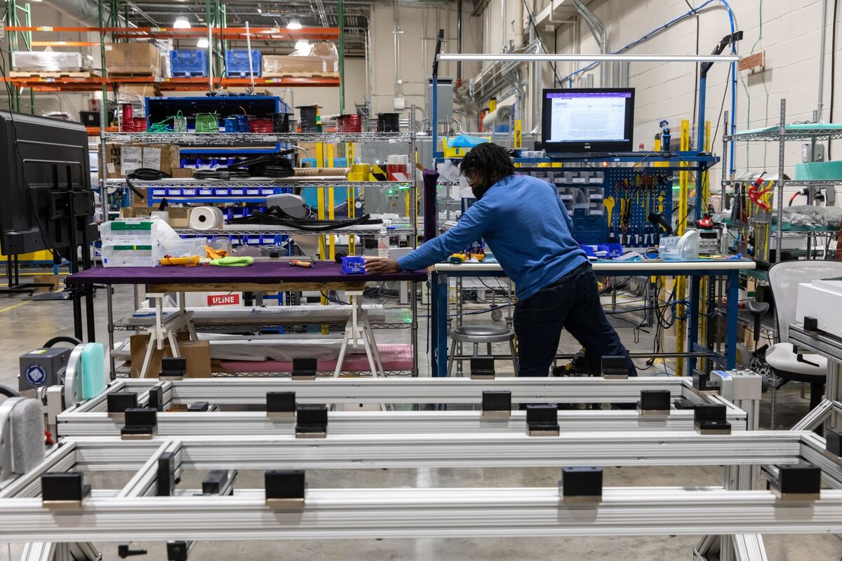 Charting the Global Economy: Employers in US Temper Hiring Pace