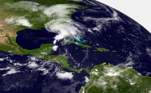 Tropical Storm Andrea Cancels Flights as It Moves 0ver U.S. East