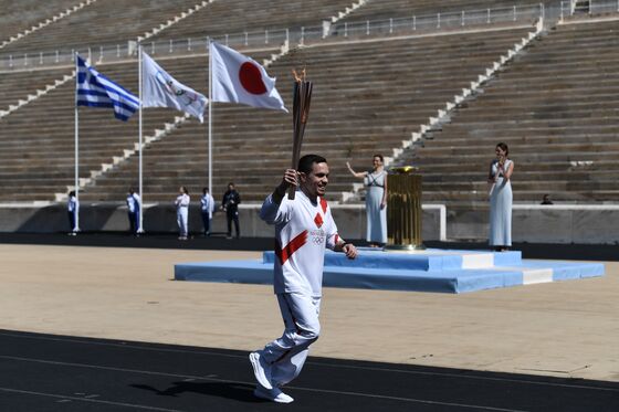 Paralysis Seizes Japan Over an Impossible Olympics Situation