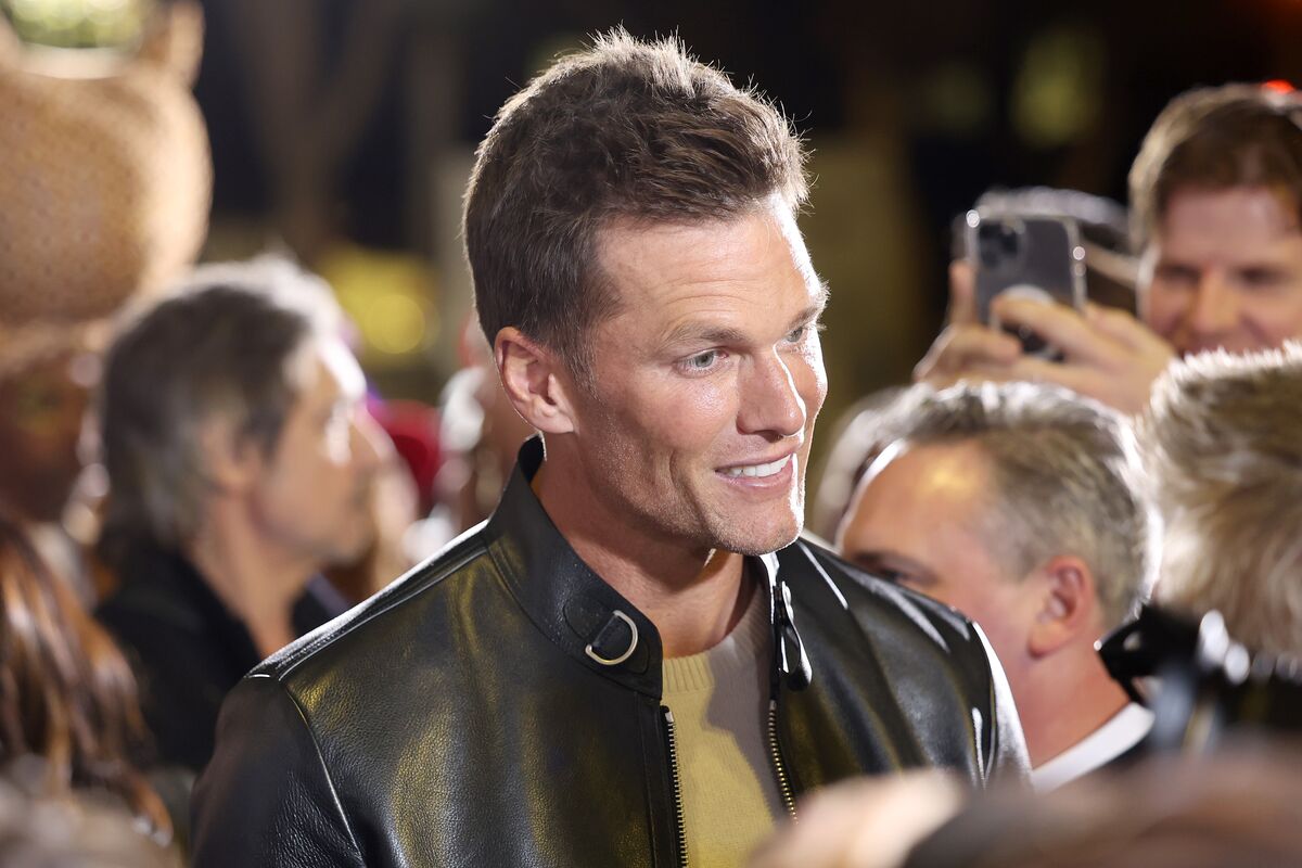 NFL Star Tom Brady Brings Stardust, Cash to Birmingham City - Bloomberg