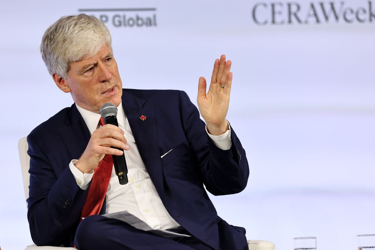 Energy Minister Says New Pipeline to Test Canada’s Building Ambitions