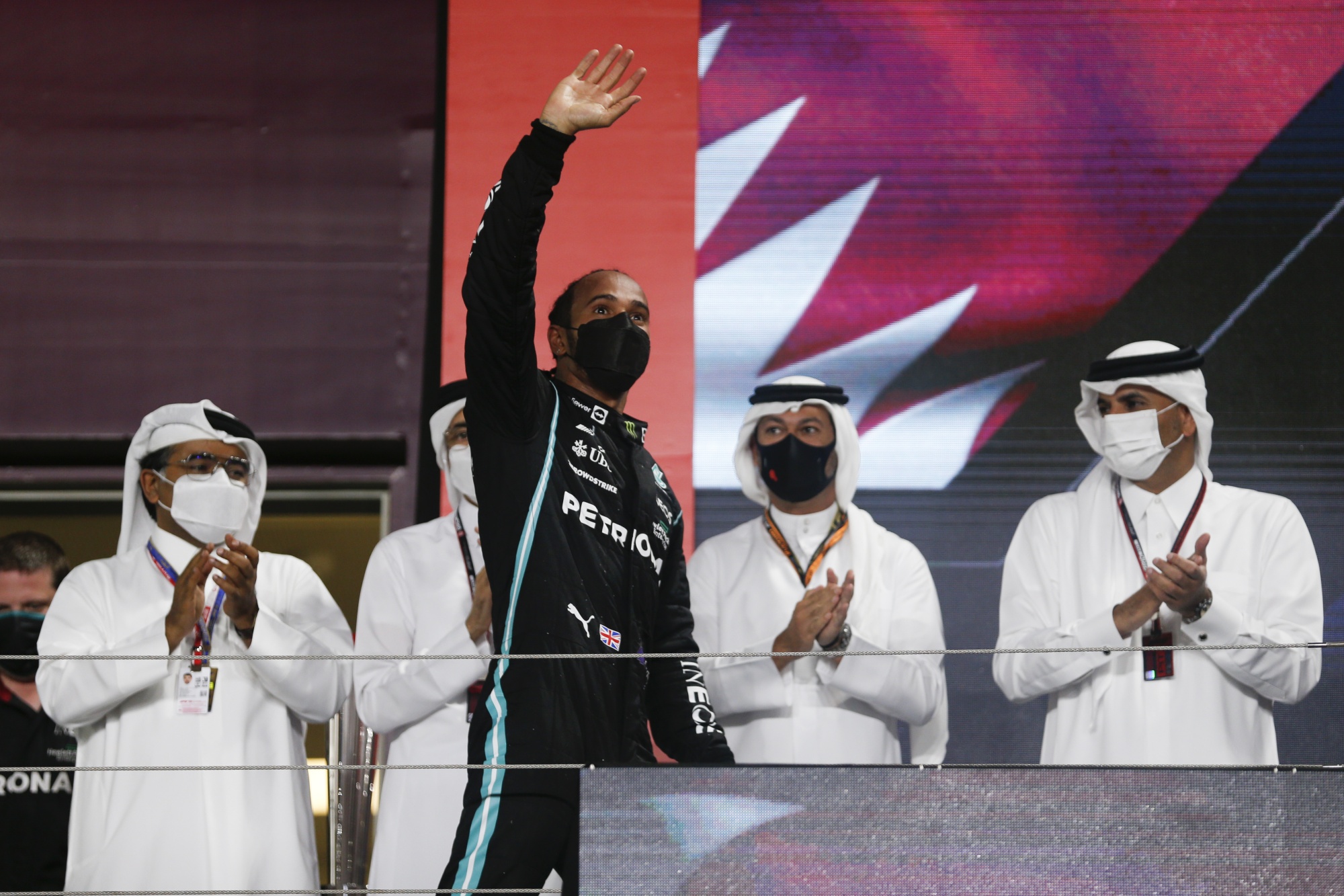 Hamilton Wins In Qatar, Slices Into Verstappen Points Lead - Bloomberg