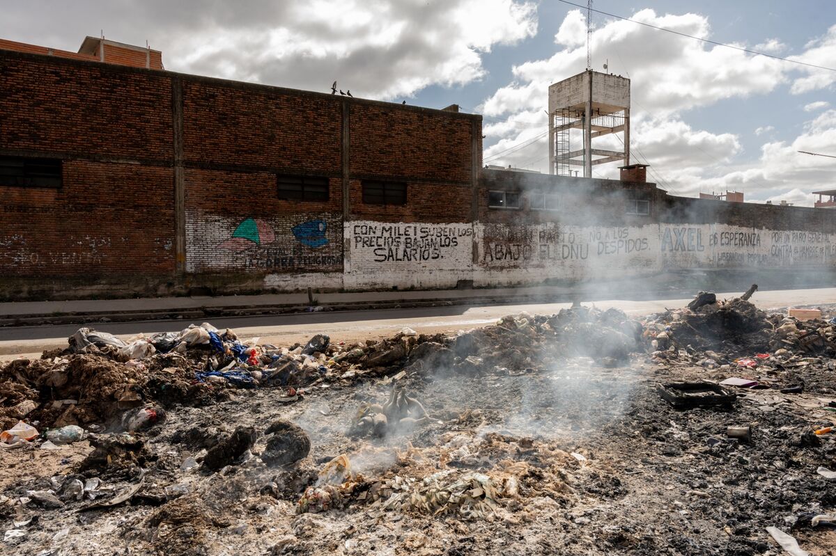 Milei Targets Peronist Heartland in Argentina’s High-Stakes Vote