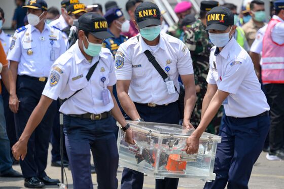 Sriwijaya Crash: Voice Recorder Found on Final Day of Search