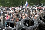 Pro-Russian protesters gather at the barricades in front of administration building in Donetsk, eastern Ukraine on May 3