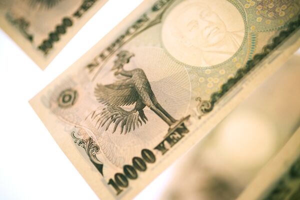 Yen banknotes