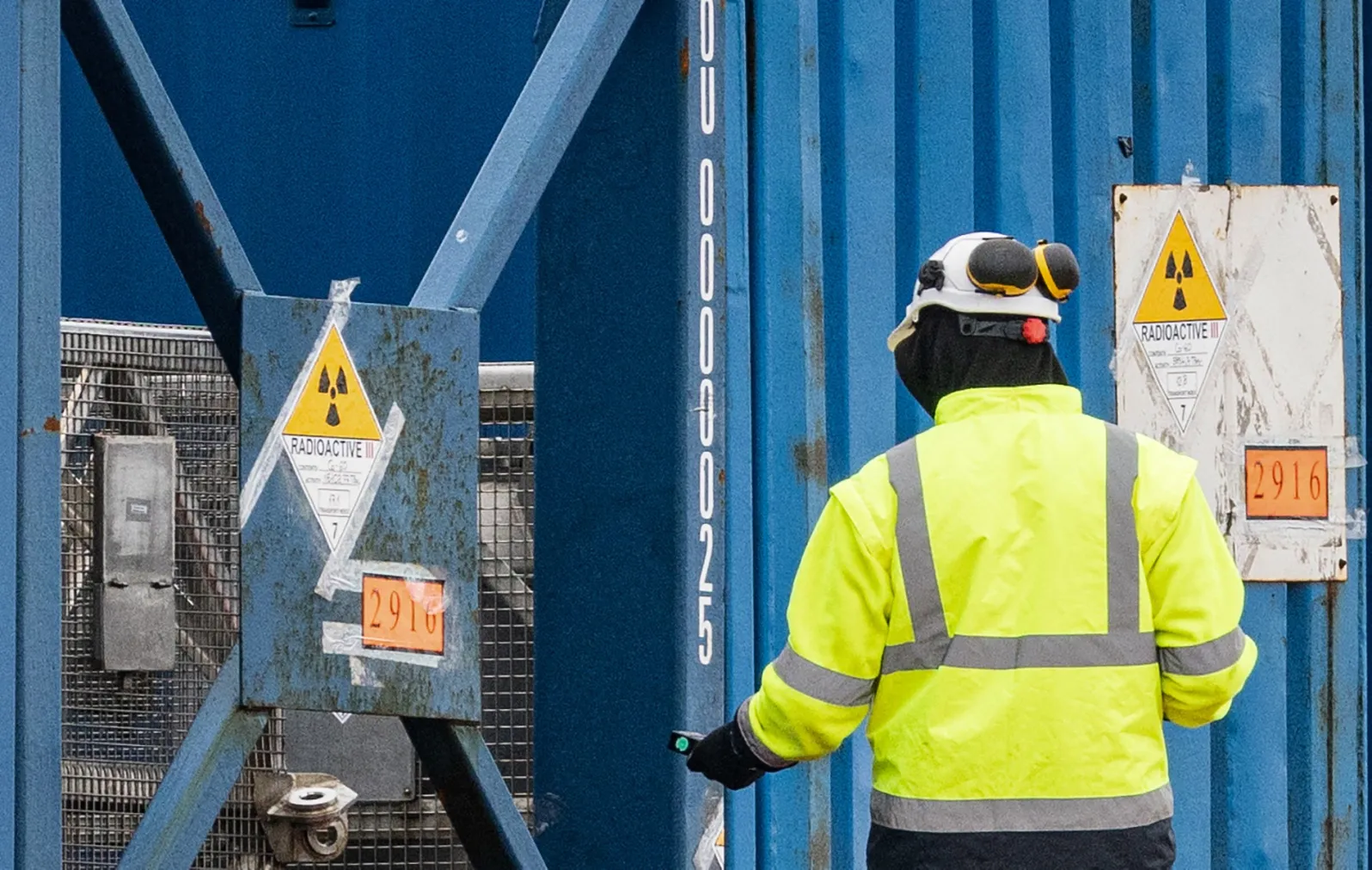 Preparing to unload uranium.&nbsp;