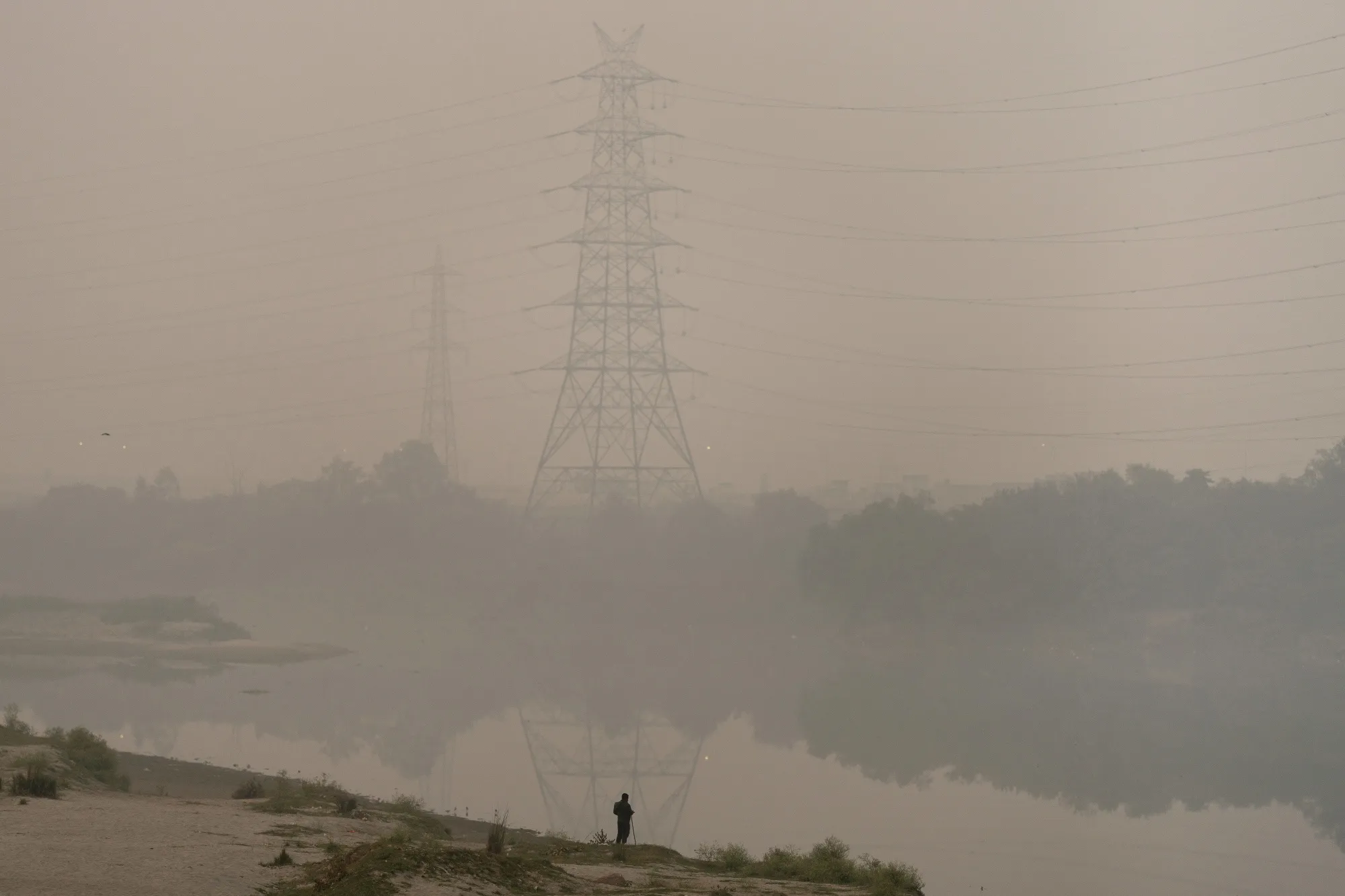 Air pollution shrouds electricity towers&nbsp;in New Delhi, India.