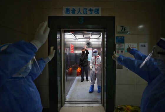 As China’s Virus Cases Reach Zero, Experts Warn of Second Wave